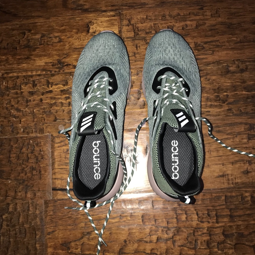 New Men’s size 12 alpha bounce shoes